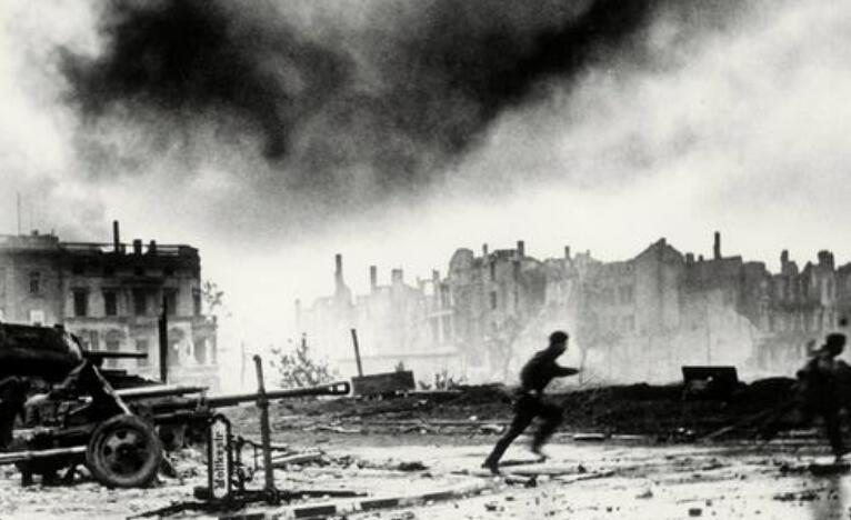 纳粹德国投降75周年：历史的教训需要铭记，历史的幽灵从未完全消失