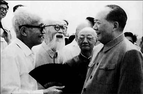 毛泽东和章士钊亲切交谈，1963年.jpg
