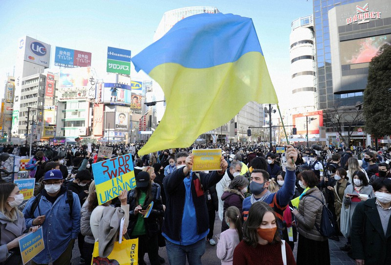 日本数千人举行反战集会-抗议俄罗斯入侵乌克兰.jpg