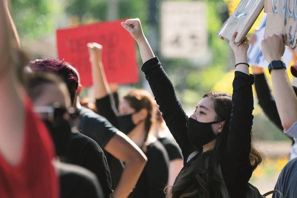 2020年5月31日，美国加州洛杉矶，华人居民众多的奇诺岗举行示威活动.jpg